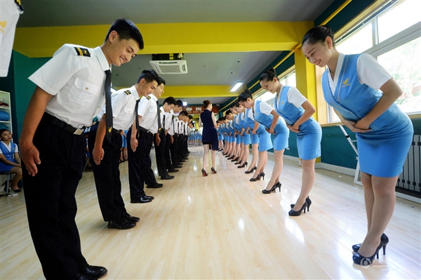 什么样的人可以参加空乘艺考？