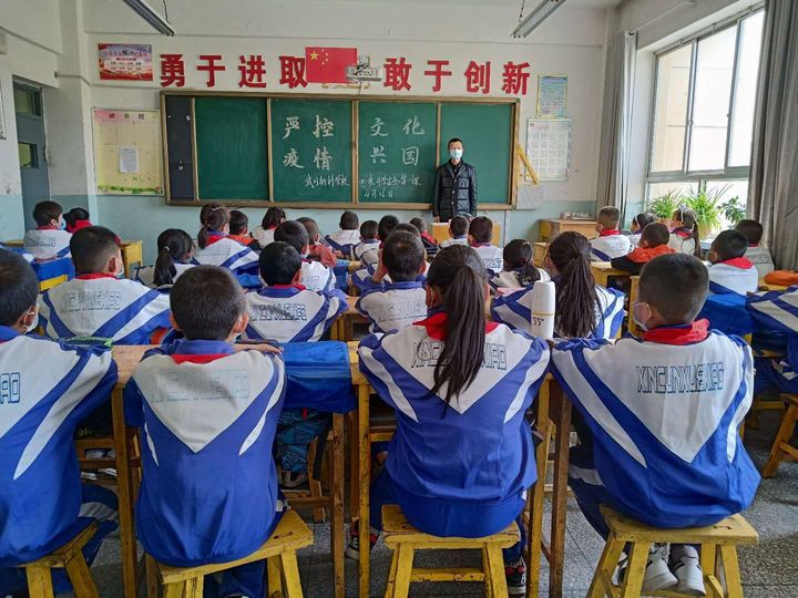 教育部辟谣取消教师寒暑假